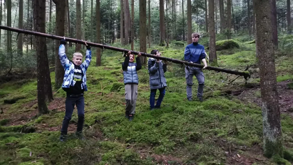 Walderkundungstour mit den Kindern in unserer Gruppenstunde.